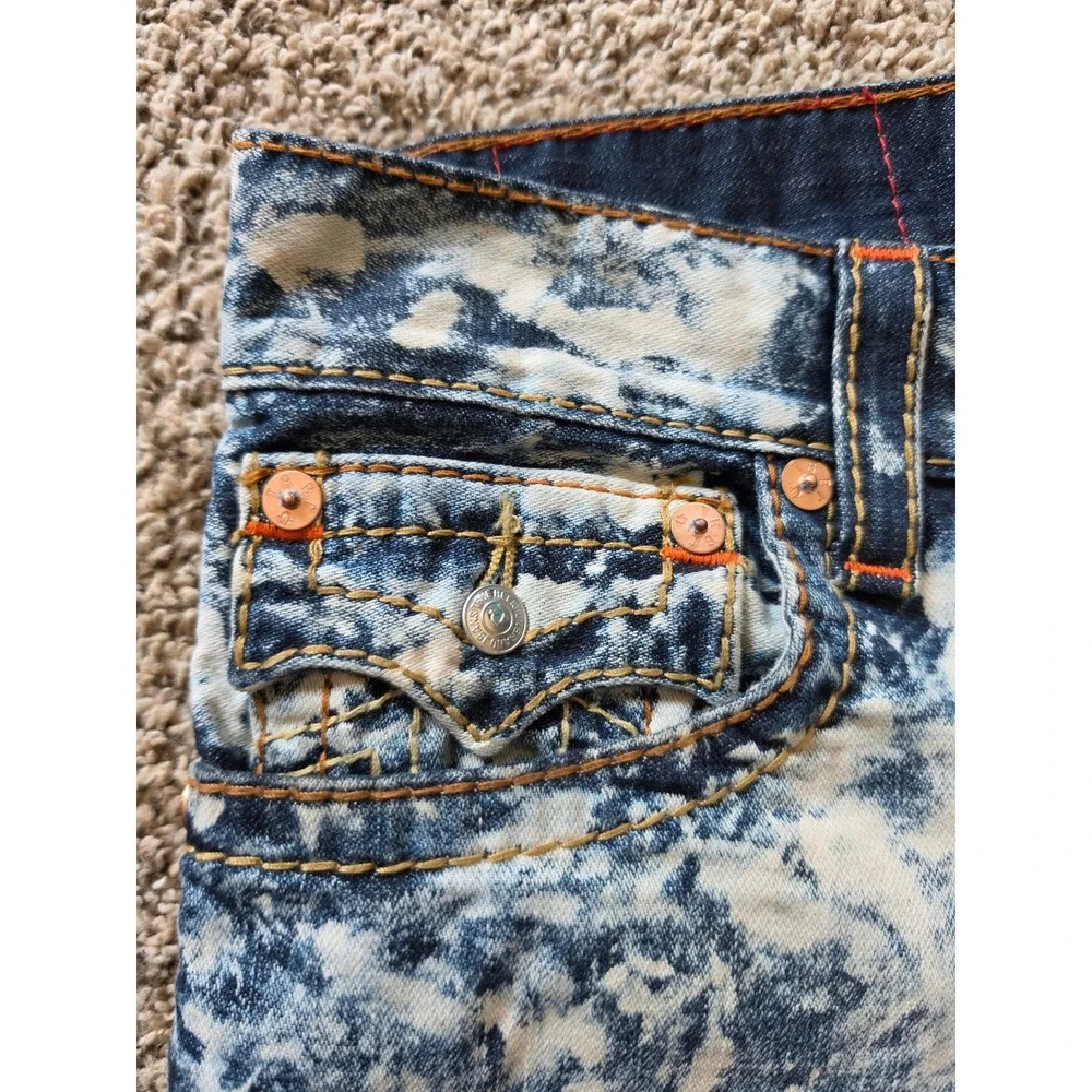 TRUE RELIGION Mens Acid Wash Cut Off Denim Shorts Bleach Splatter Size 31